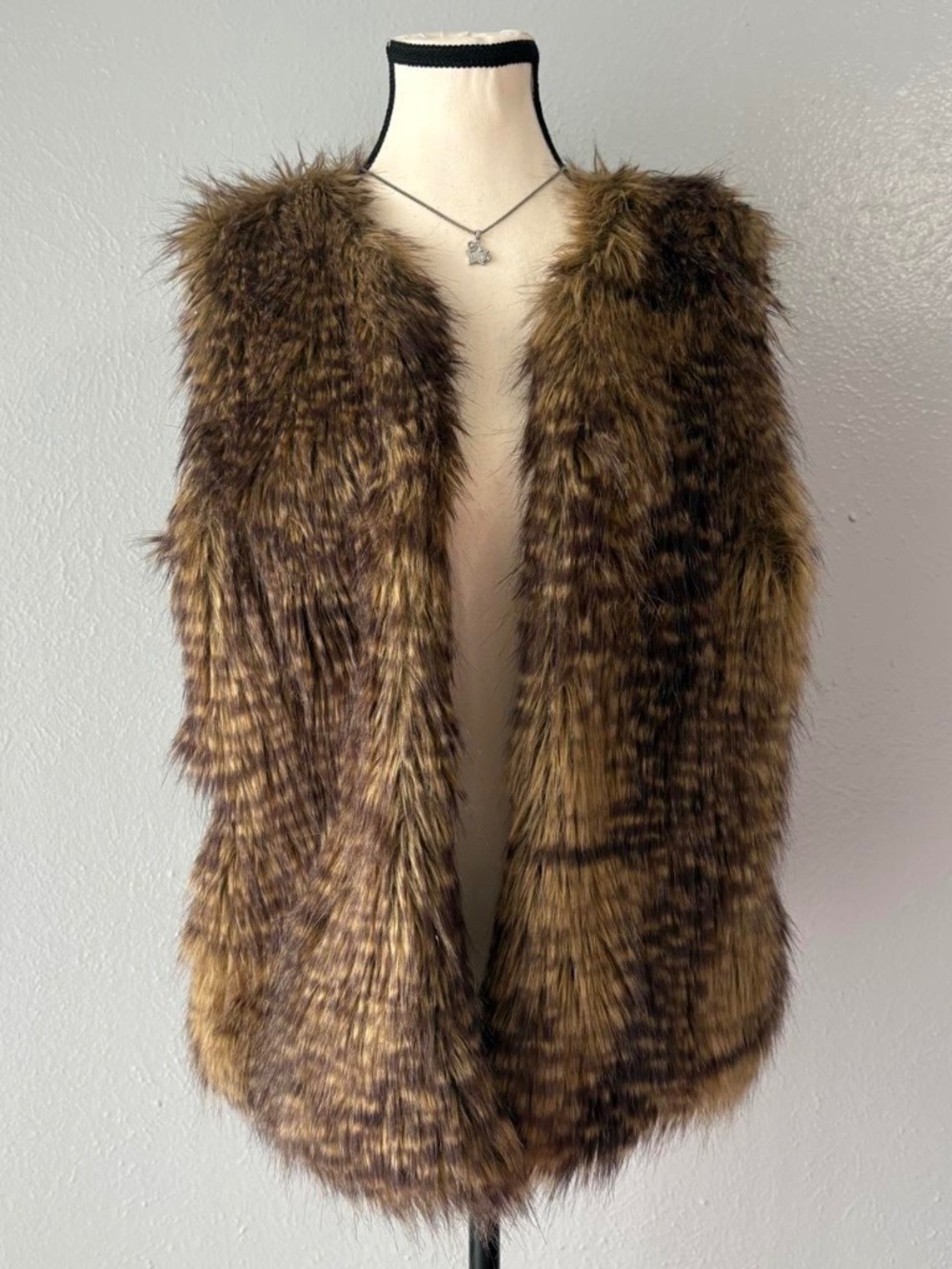 2000s faux fur vest